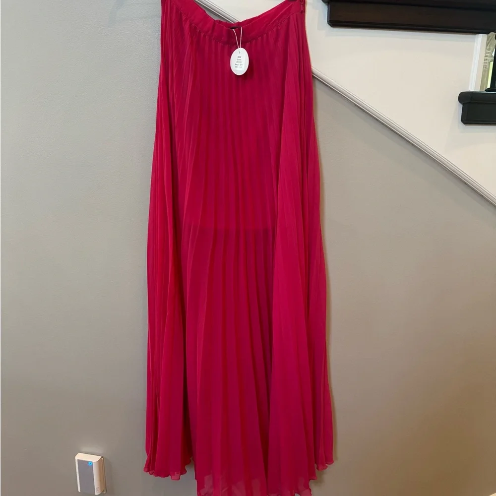 BEBE Vibrant Pink Pleated Skirt - Picture 2 of 3
